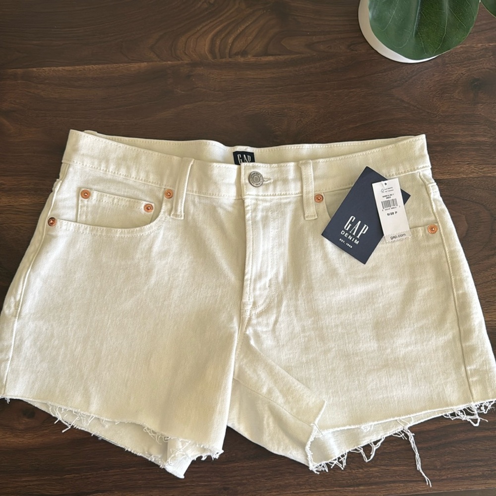 Gap white shorts